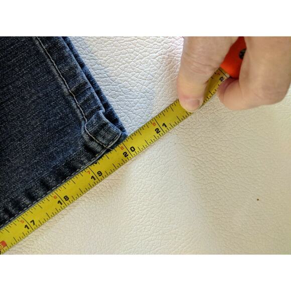 Jessica Simpson Crop Medium Wash Denim Jeans~Size 8/29 - Picture 6 of 6
